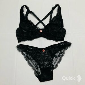 NWT 2 pcs Floral Lace Bra Set
